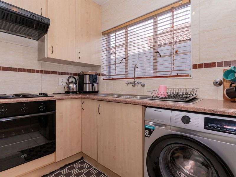 Secure Free-Standing 3 Bedroom Home in Sought-After Estate Terenure - Photo 8