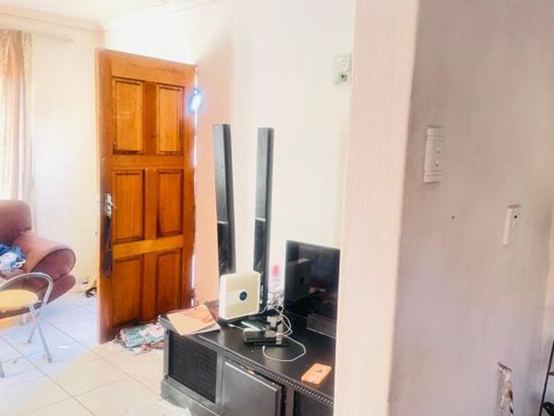 Spacious Rental Property with Flatlet in Goudrand Ext. 3, Rood - Photo 7