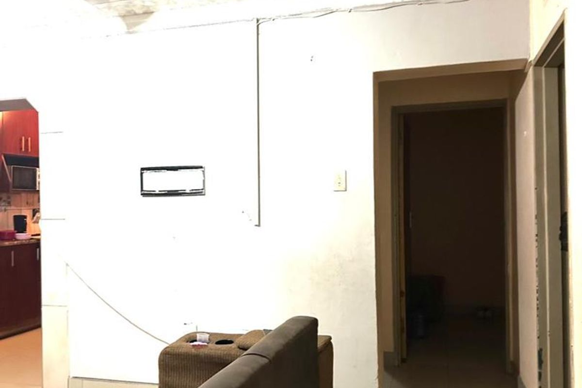 Spacious 3-Bedroom Home in Brackenham Complex - Photo 2