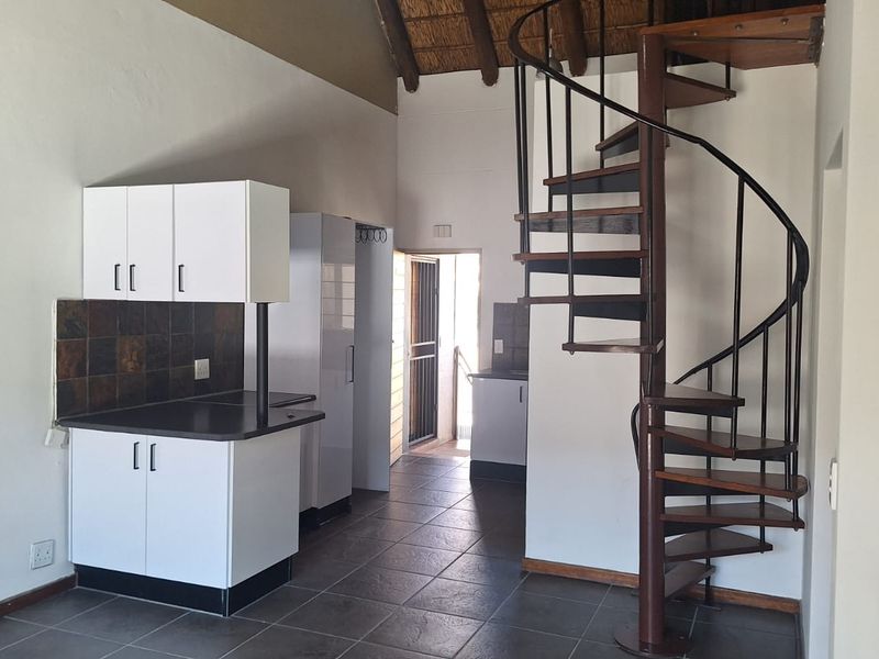 2 Bed 2 Bath apartment with a double volume loft area for sale in Sundowner - Photo 2