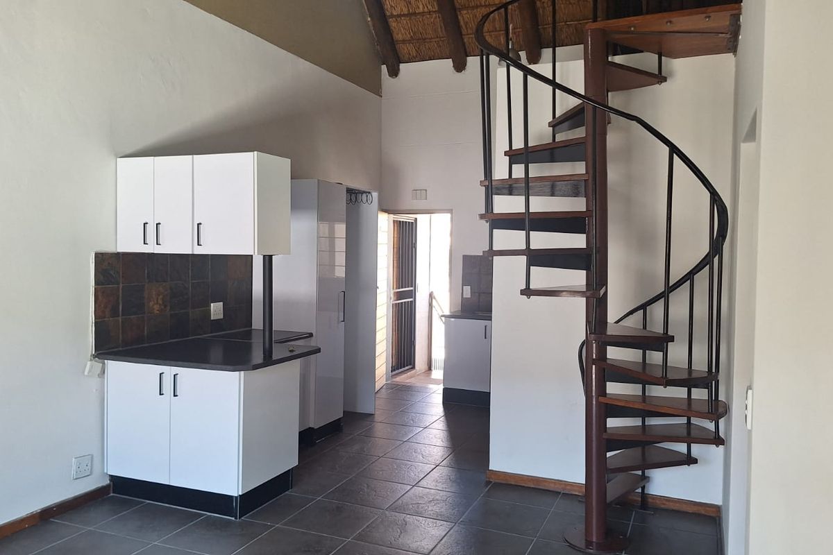 2 Bed 2 Bath apartment with a double volume loft area for sale in Sundowner - Photo 2