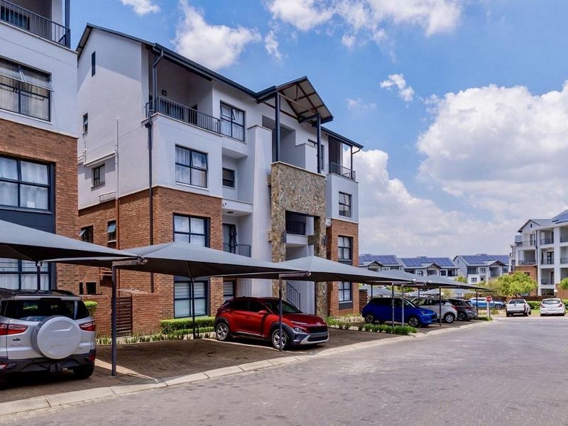 Bright 2-Bedroom Apartment with Solar Power Backup - Photo 3