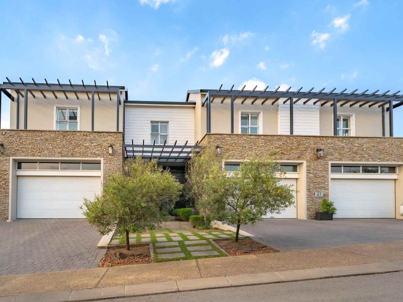 Luxury Greenbelt Home in Steyn City - Photo 5