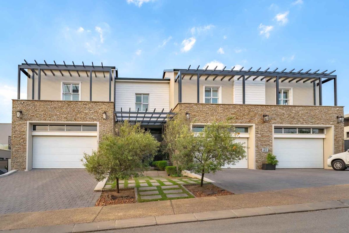 Luxury Greenbelt Home in Steyn City - Photo 5