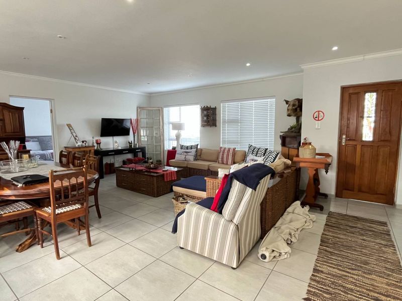 Experience Dual-Living Luxury with Spectacular Ocean Backdrop - Photo 9