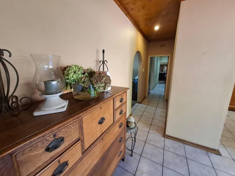 Where family living meets effortless entertaining - In the heart of Kanonkop - Photo 3