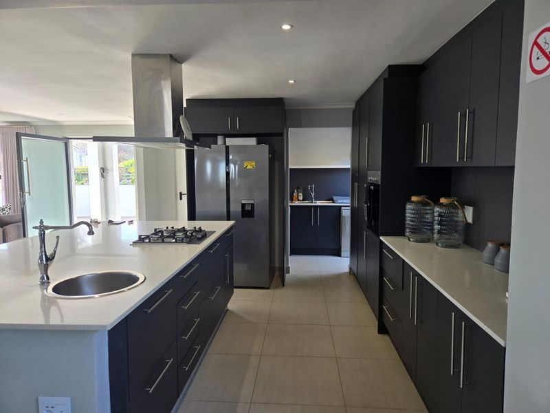 Luxury Living by the Sea - Photo 6