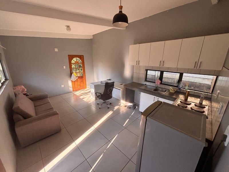 1 Bedroom Bachelor up for Rental - Photo 4