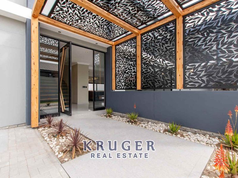 Upmarket Stylish House with Magnificent Dune Views For Sale in Swakopmund - Photo 4