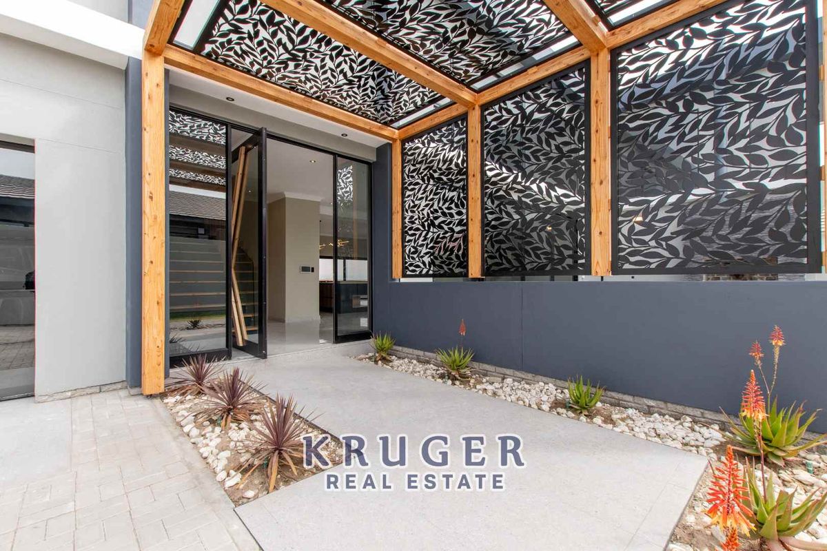 Upmarket Stylish House with Magnificent Dune Views For Sale in Swakopmund - Photo 4