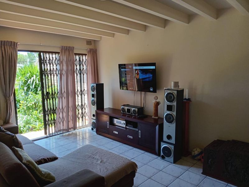 Welcome to this charming and versatile duplex that’s all about comfort, style, and easy living - Photo 3