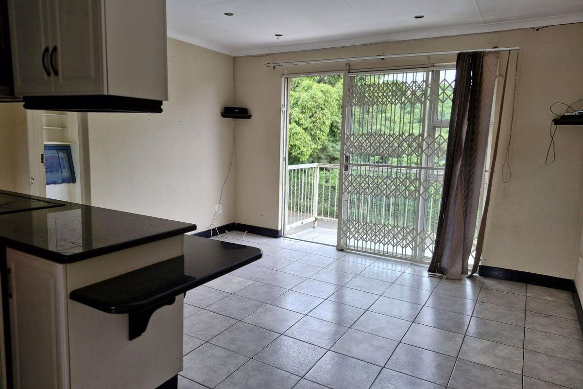 🏡 3-Bedroom First-Floor Apartment to Rent in Phoenix – Secure Complex with Pool - Photo 5