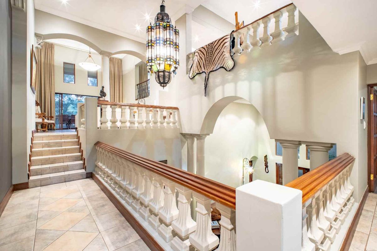 Elegant 4-Bedroom Mansion with Cinema, Solar Power & Breathtaking Views | Waterkloof Palms Estate - Photo 5