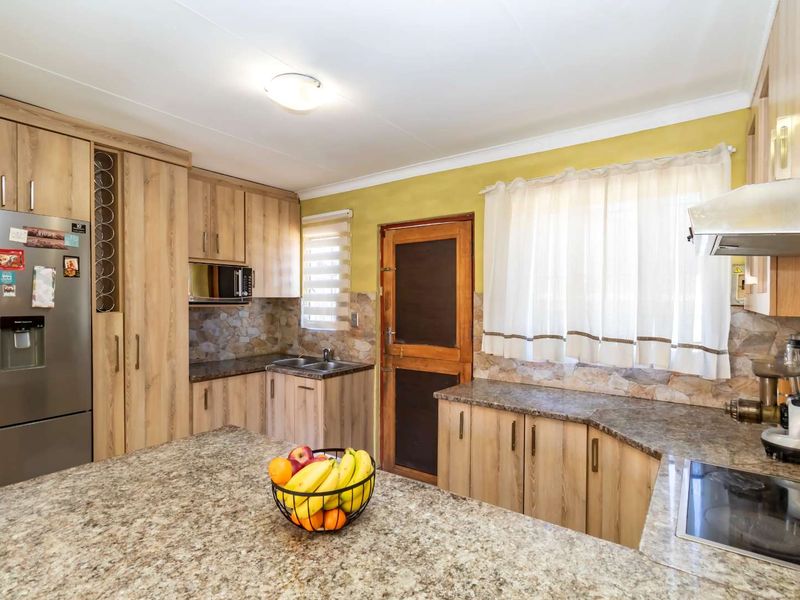 3 Bedroom, 2 bathroom House for Sale in Cosmo City - Photo 6