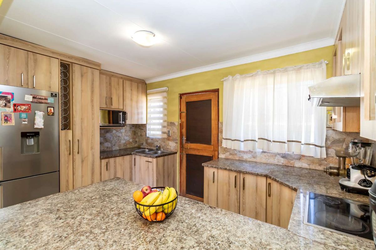 3 Bedroom, 2 bathroom House for Sale in Cosmo City - Photo 5