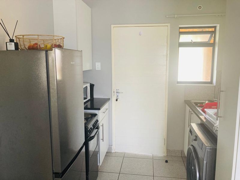Modern Apartment Ground Floor Eagles@Riverside-R575 000 !! - Photo 4
