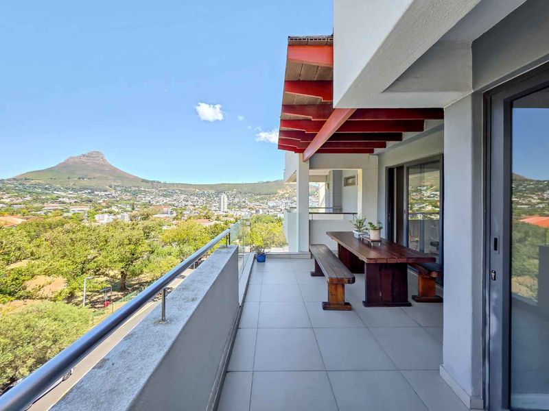 Stunning 2 Bed 2 Bath Apartment with Table Mountain Views - Photo 2