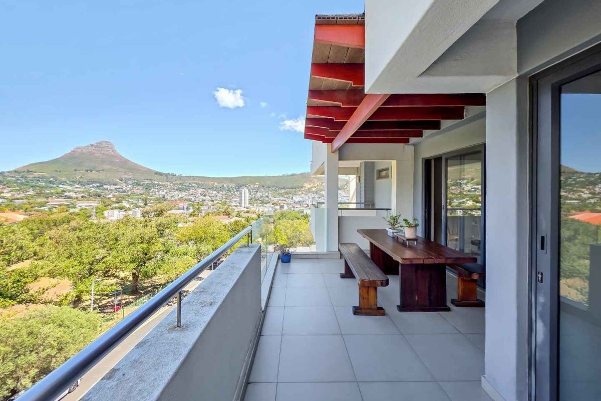 Stunning 2 Bed 2 Bath Apartment with Table Mountain Views - Photo 2