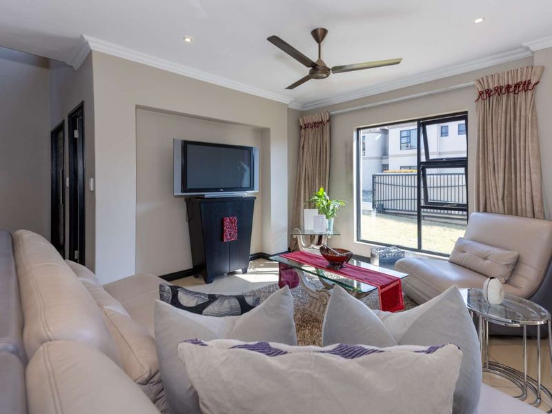 DELIGHTFUL DUPLEX LIVING IN THE HEART OF NORTHRIDING - Photo 2