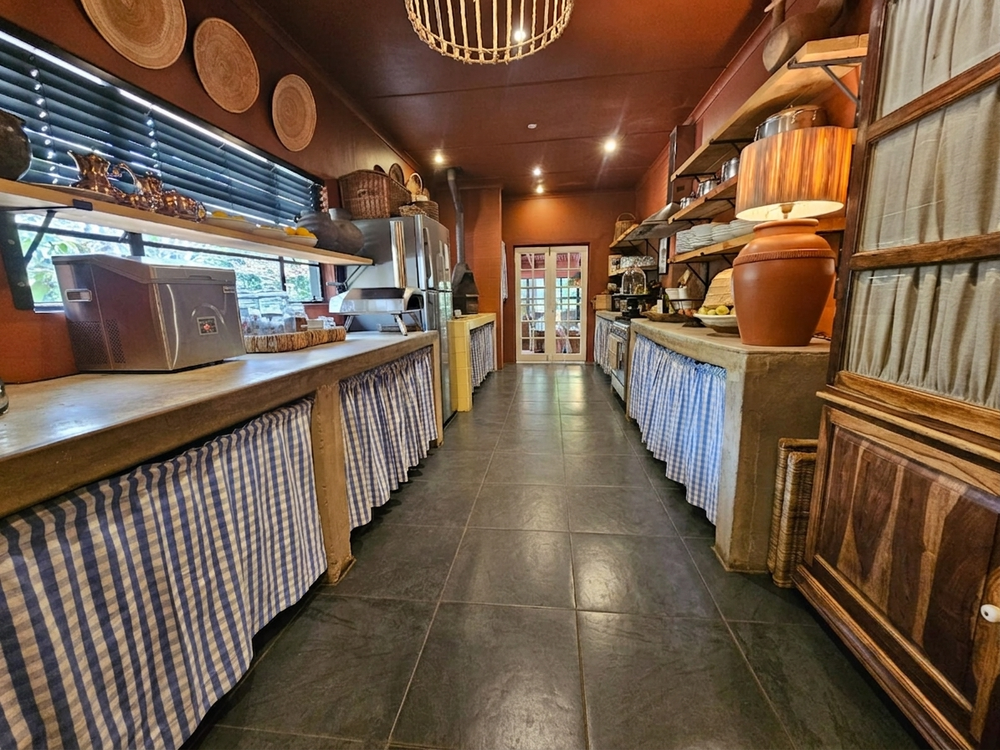 Full kitchen