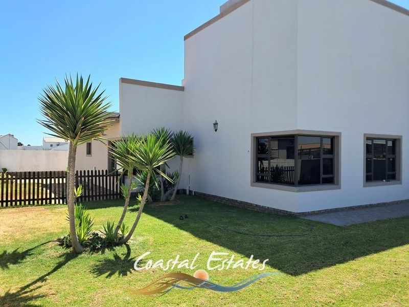 Stunning 4-Bedroom Family Home in Ext. 15 - Photo 3