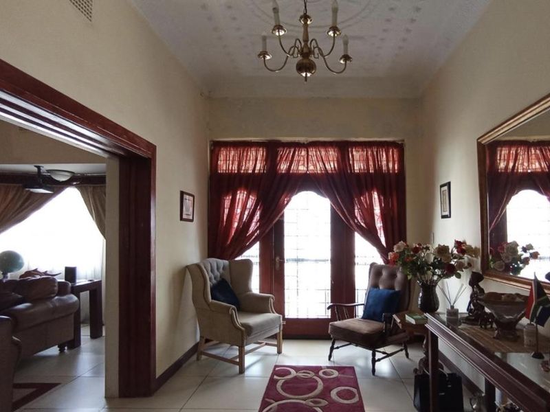 Charming 3-Bedroom Family Home with Pool, Garden, Flatlet & Double Garage - Photo 5