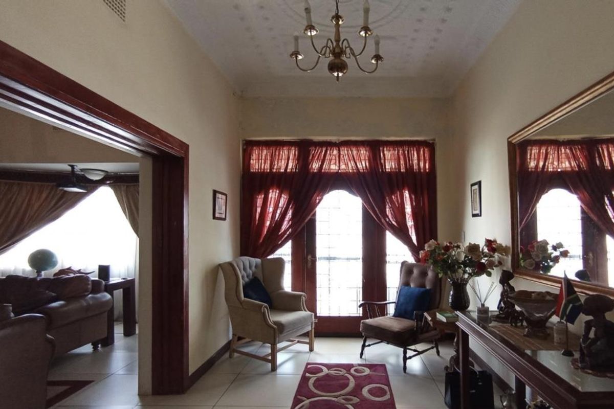 Charming 3-Bedroom Family Home with Pool, Garden, Flatlet & Double Garage - Photo 5