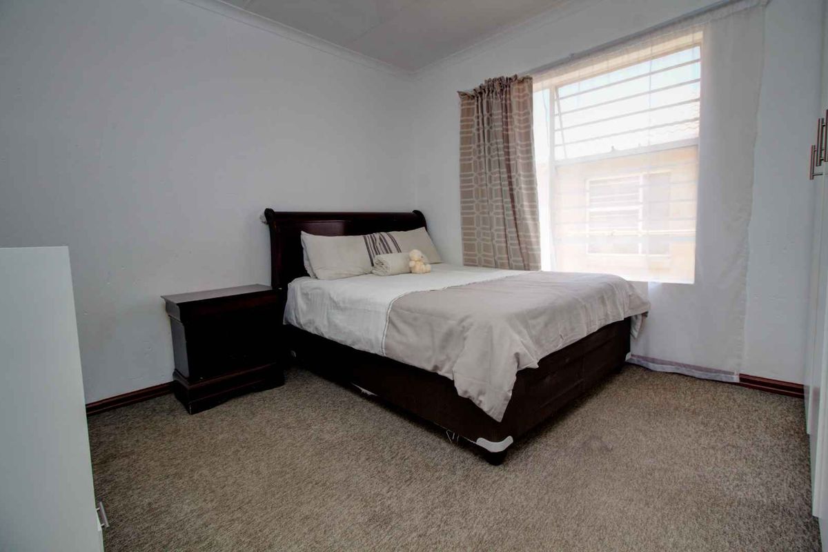 Secure Complex Living with 24/7 Peace of Mind - Photo 4