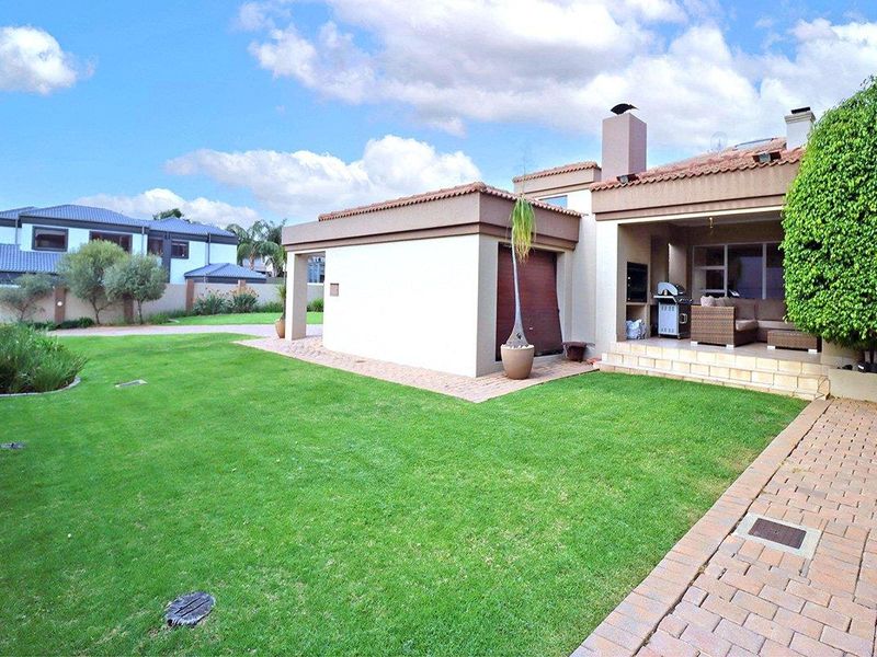 4 Bedroom - Beautiful Views - Photo 9