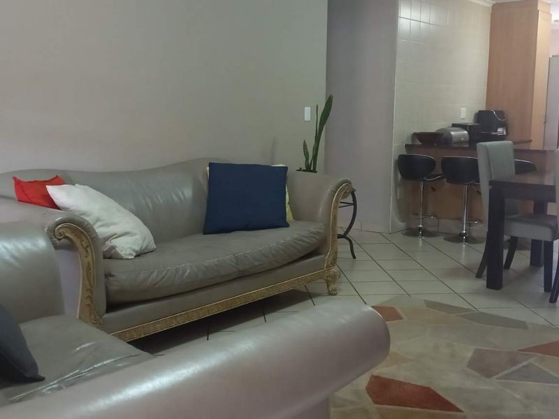 3 bedroom townhouse in sought after complex - Photo 3