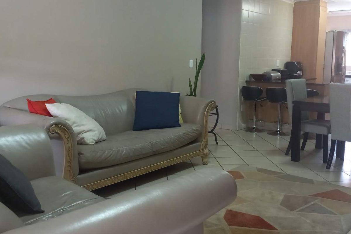 3 bedroom townhouse in sought after complex - Photo 3