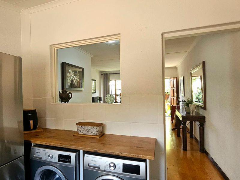 Start Fresh or Wind Down In This Private 2 Bed Paulshof Gem! - Photo 10