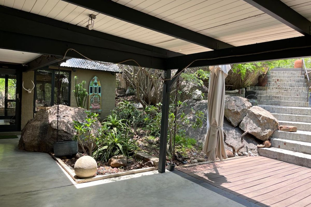 Absolute privacy in the spectacular Leopard Rock Nature Reserve. - Photo 3