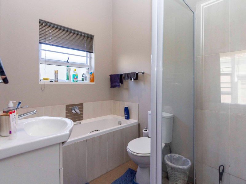 Secure 3 bedroom unit for sale in The Ridge, Parsonsvlei - Photo 10