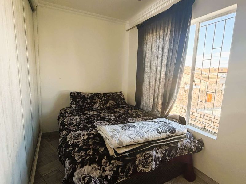 Charming Two-Bedroom Unit with private Garden - Photo 9
