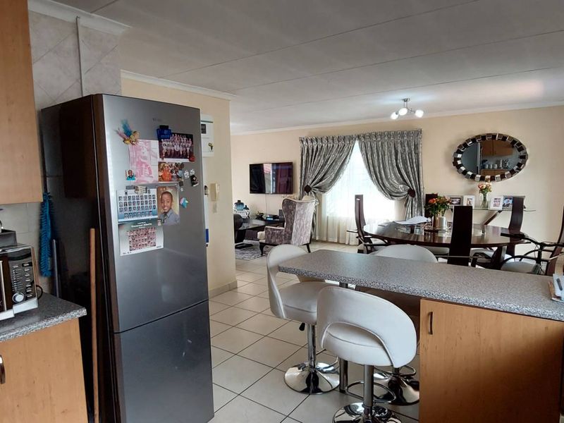 3-Bedroom Home in Secure Complex - Photo 6