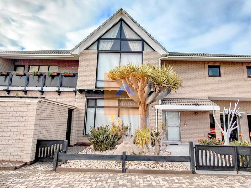Luxurious Mansion For Sale in Kramersdorf, Swakopmund - Photo 1