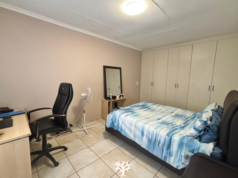 Duplex For Sale in Rocky Crest | N$1.85m - Photo 6