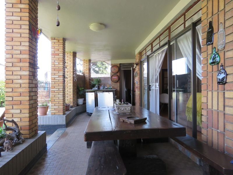 Spacious Florentia Family Living with Private Granny Flat - Photo 3