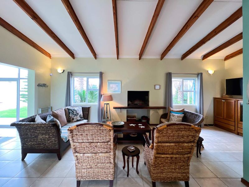 Charming Coastal Home or Airbnb Opportunity in Swakopmund! - Photo 9