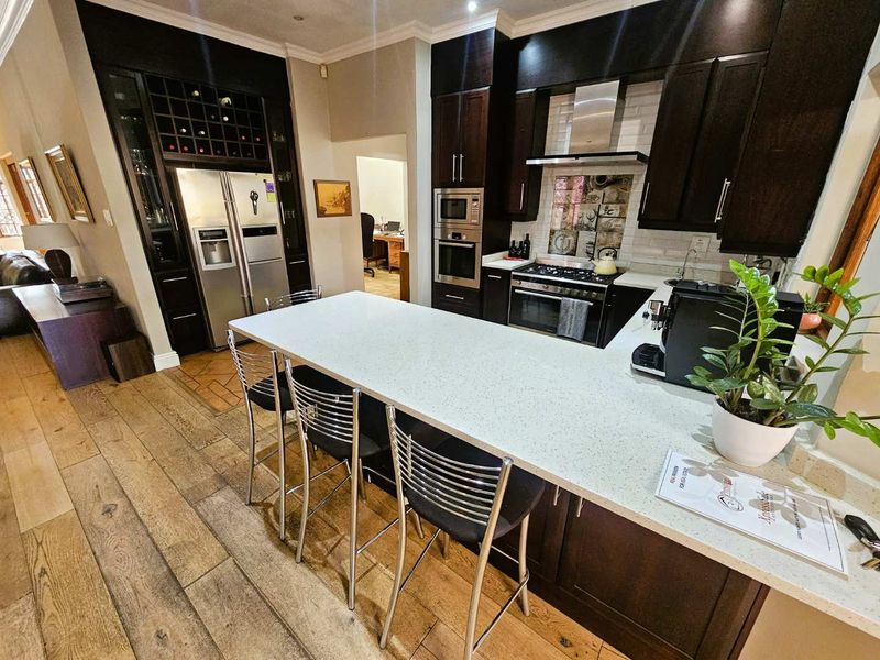 SOLD - Exquisite Family Haven – A Prestige Properties Exclusive - Photo 2