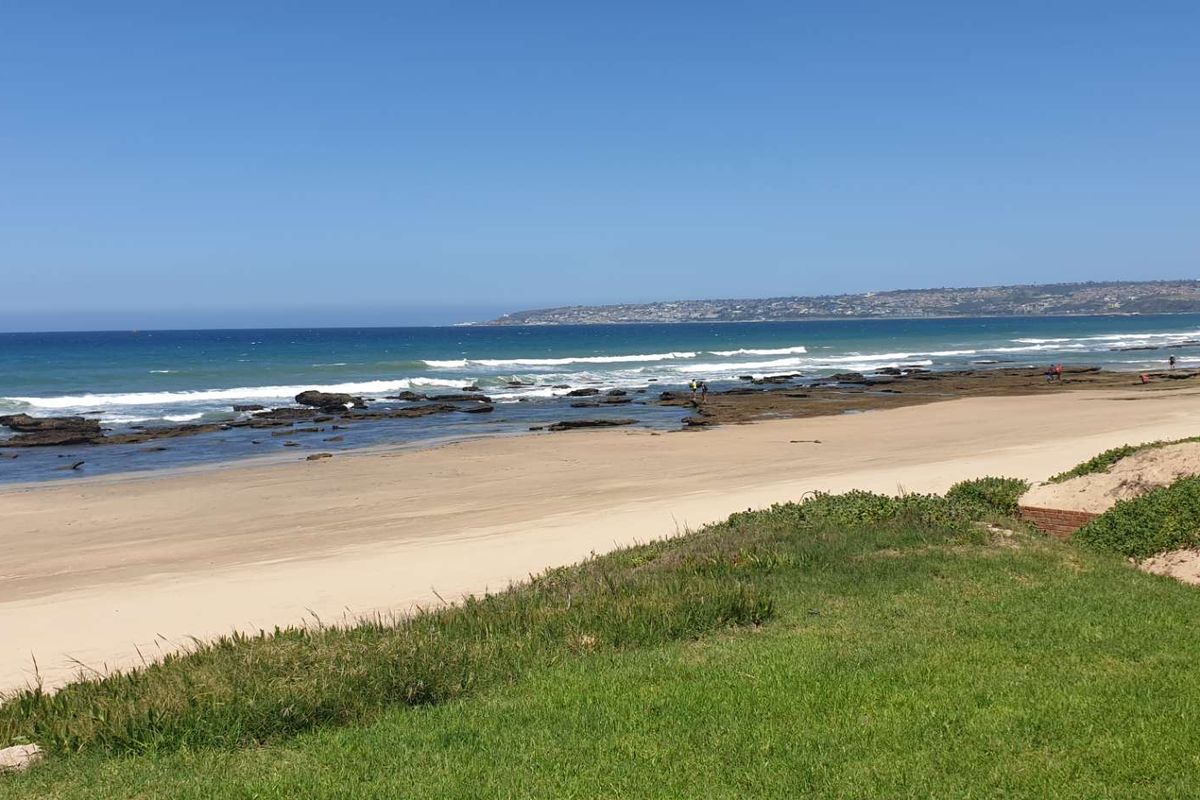 Sun, see and sand  -       Perfect beachfront location - Photo 3