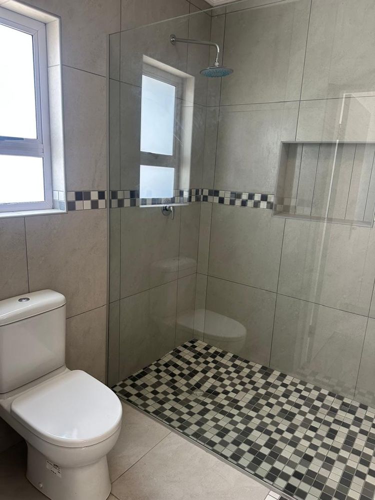 Shower in main bedroom onsuite bathroom