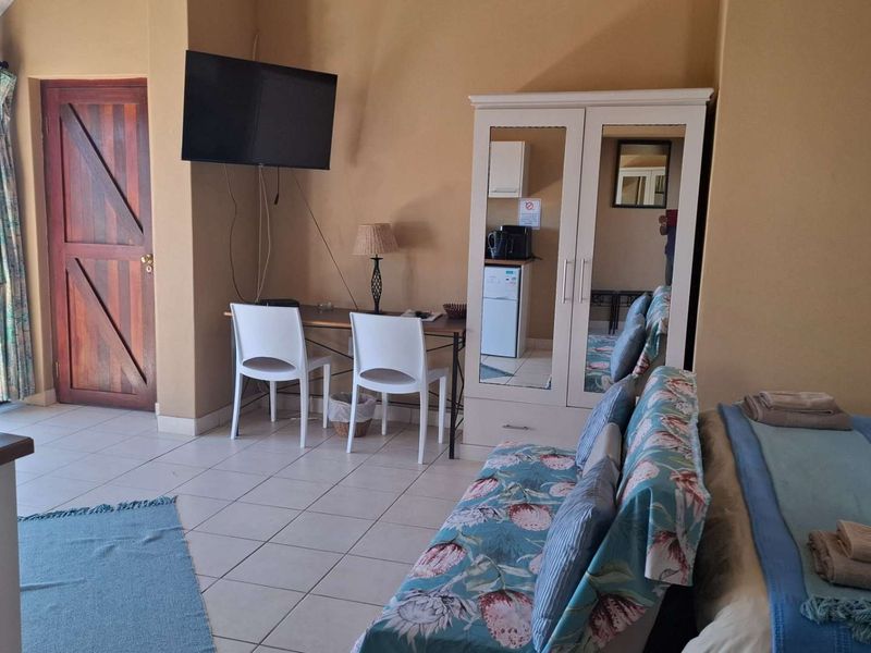 Relax, Unwind: Your Easy-Living River Lodge - Photo 6