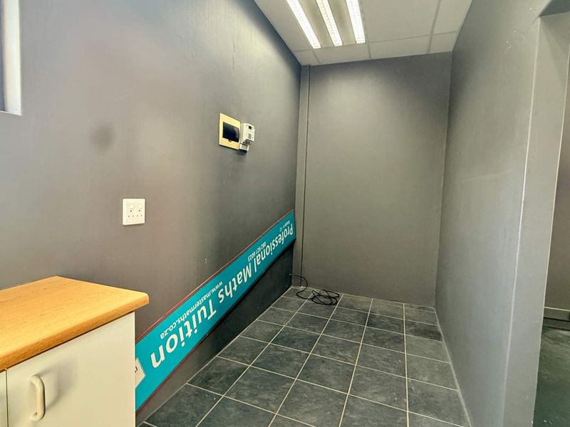 72 sqm Commercial Space to Let – Hilton - Photo 9