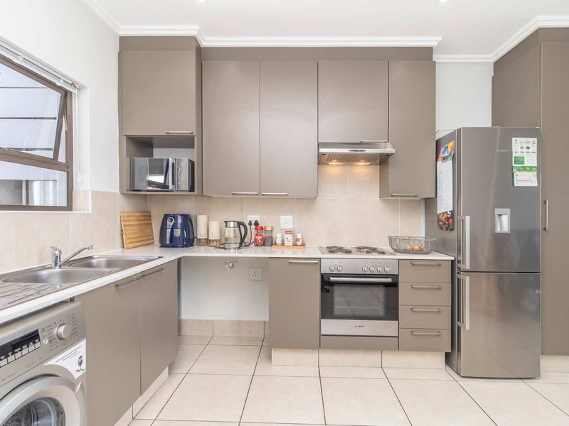 Amazing views and stylish apartment in Barbeque Downs - Photo 6