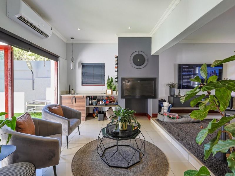 Charming Family Home: Newly Renovated 3-Bedroom - Photo 10