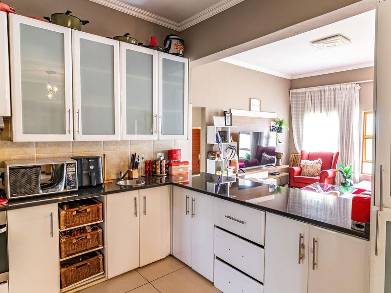 Spacious, Stylish & Designed for Living – Your Dream Home Awaits - Photo 2