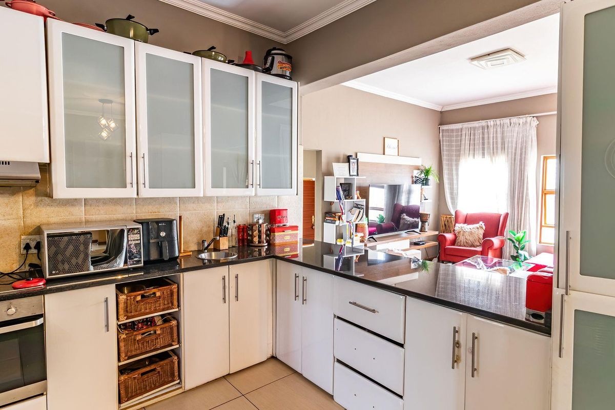 Spacious, Stylish & Designed for Living – Your Dream Home Awaits - Photo 2