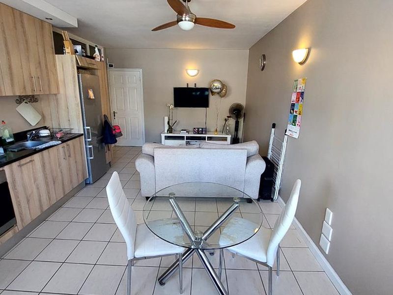 Furnished 1-Bedroom Apartment To Rent in Cape Town City Bowl - Photo 1